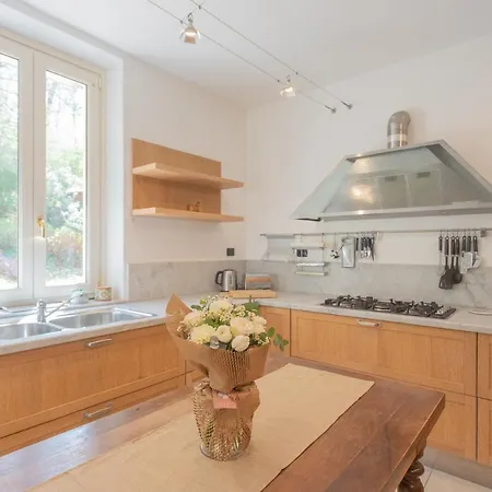 Villa Sofia By Rent All Como Vila
